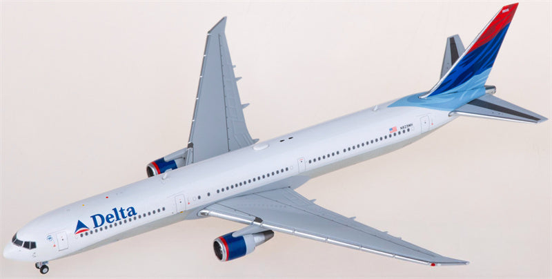 Geminijets Delta Air Lines Boeing 767-400ER N829MH 1:400 Diecast Model view 1