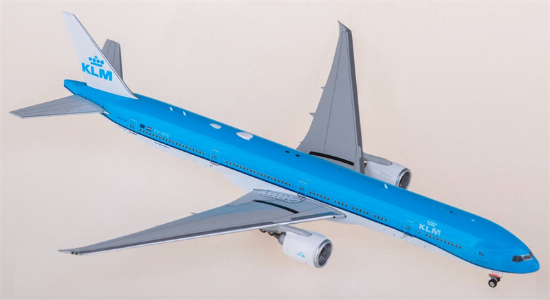 Phoenix KLM Boeing 777-300ER PH-BVD 1:400 Diecast Model view 2