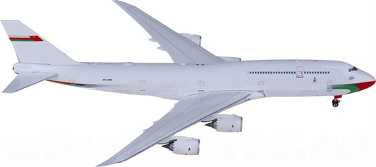 Phoenix 1:400 Oman Royal Flight Boeing 747-8 A4O-HMS Diecast Model view 1
