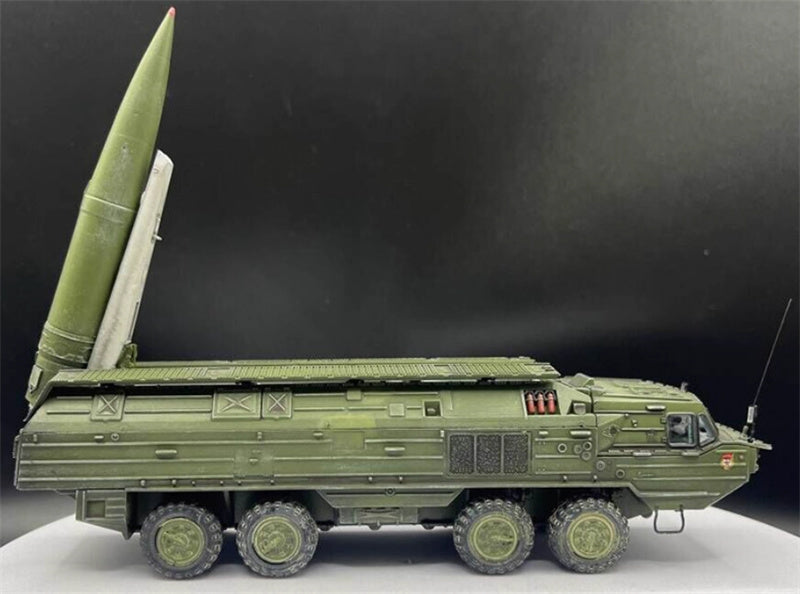 AM Soviet Guard Spider (SS-23) Oka Tactical Ballistic Missile Pure green coating 1:72 Tank Pre-built Model
