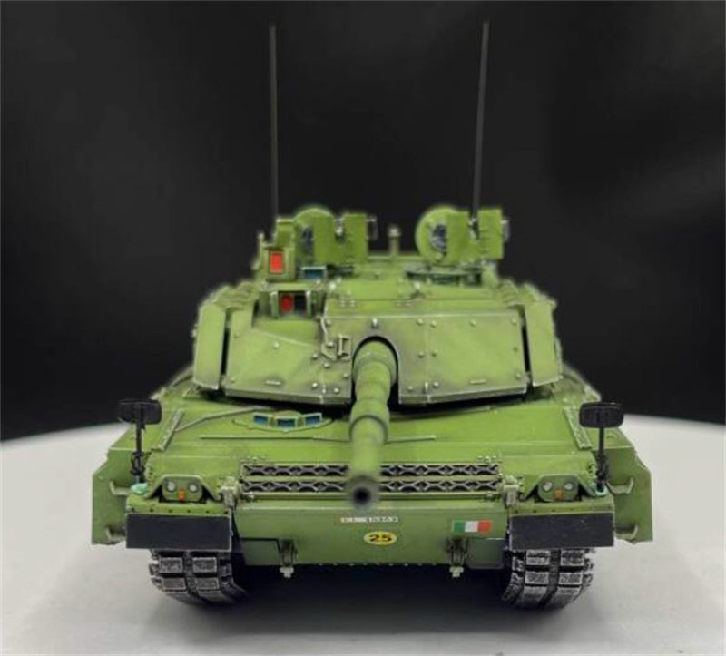 AM Italian Ram main battle tank C1 PSO type with additional armor 1:72 Tank Pre-built Model