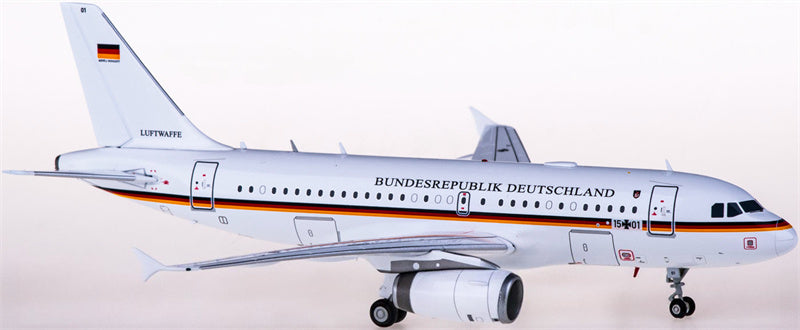 JC Wings Luftwaffe Airbus A319 15+01 1:200 Diecast Model view 1