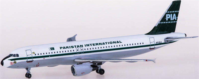 AeroClassics PIA Airbus A320 AP-BLA Retro paint 1:400 Diecast Model view 4