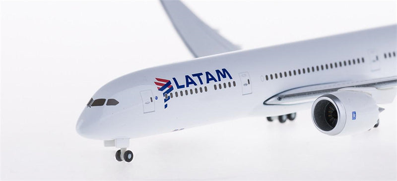 Hogan Latam Boeing 787-9 1:400 Diecast Model view 2