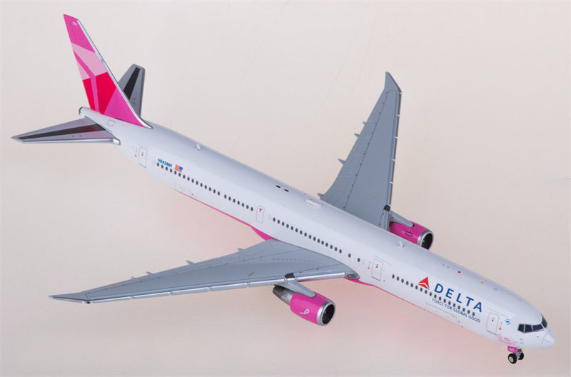 Geminijets Delta Air Lines Boeing 767-400ER N845MH 1:400 Diecast Model view 2