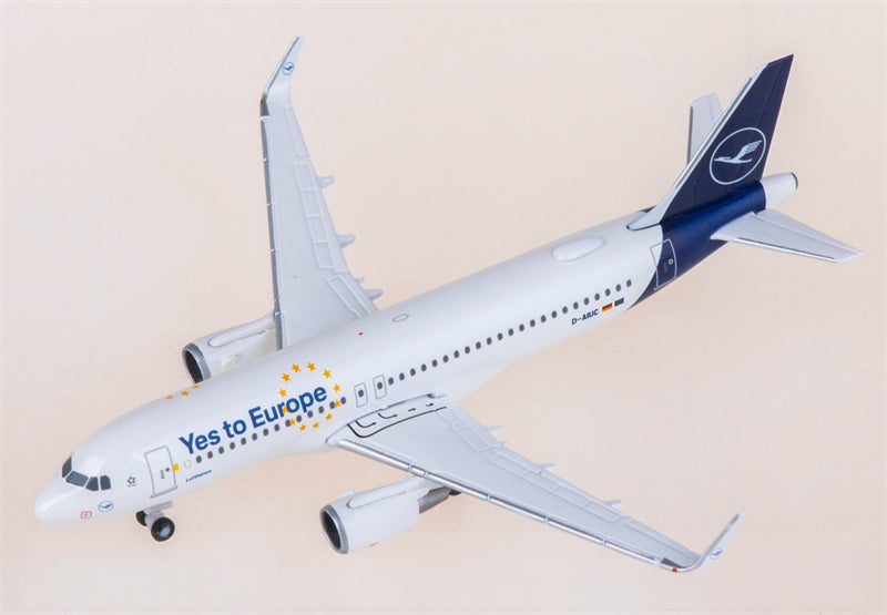 Herpa Lufthansa Airbus A320 D-AIUC 1:500 Diecast Model view 1