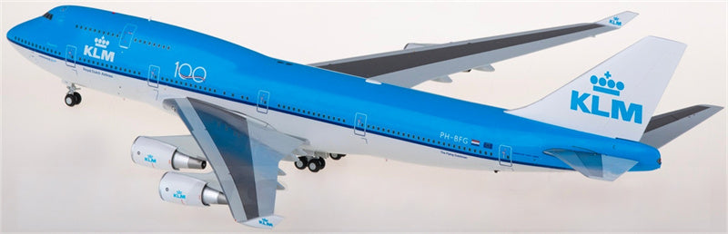 JC Wings KLM Boeing 747-400 PH-BFG + Aviation Tag 1:200 Diecast Model view 2