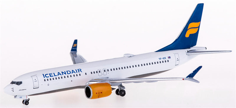 AeroClassics Icelandair Boeing 737 MAX 8 TF-ICE 1:400 Diecast Model view 4
